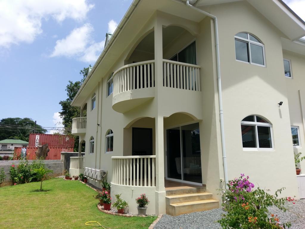 Flower Garden Self-Catering Apartments Beau Vallon  Esterno foto