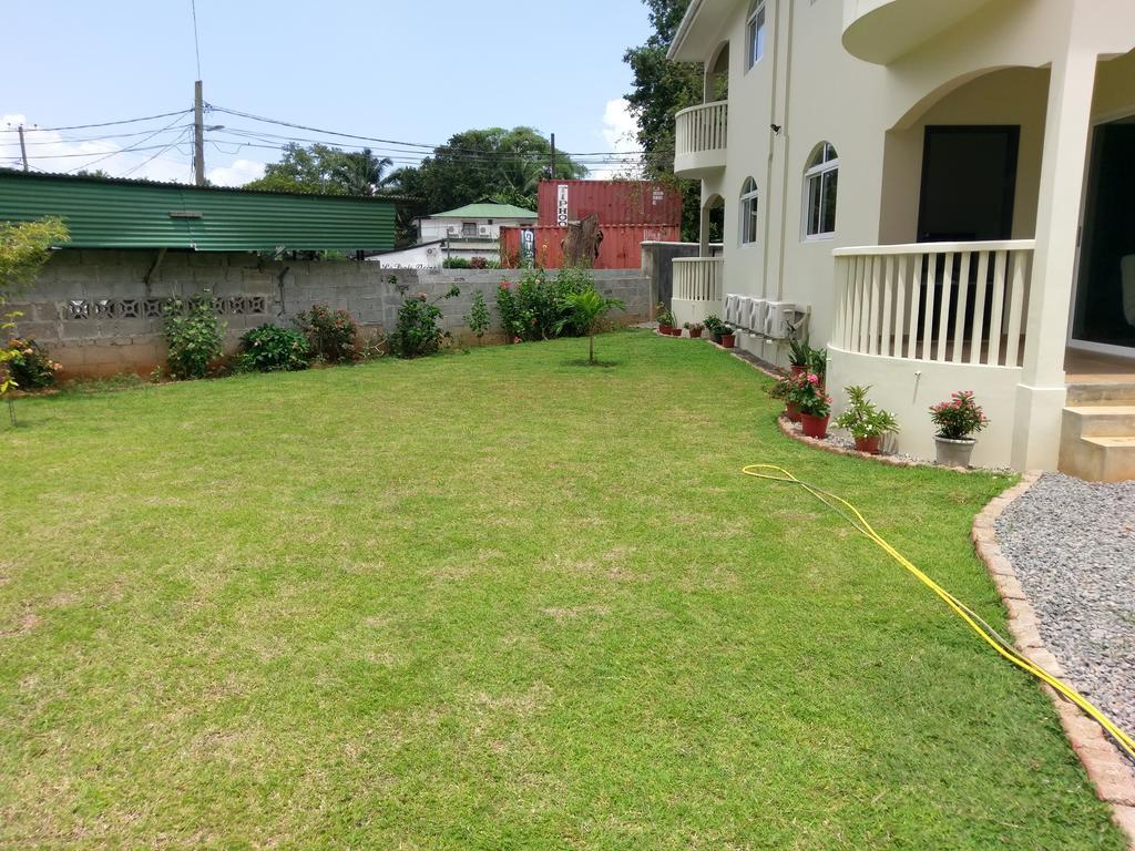 Flower Garden Self-Catering Apartments Beau Vallon  Esterno foto
