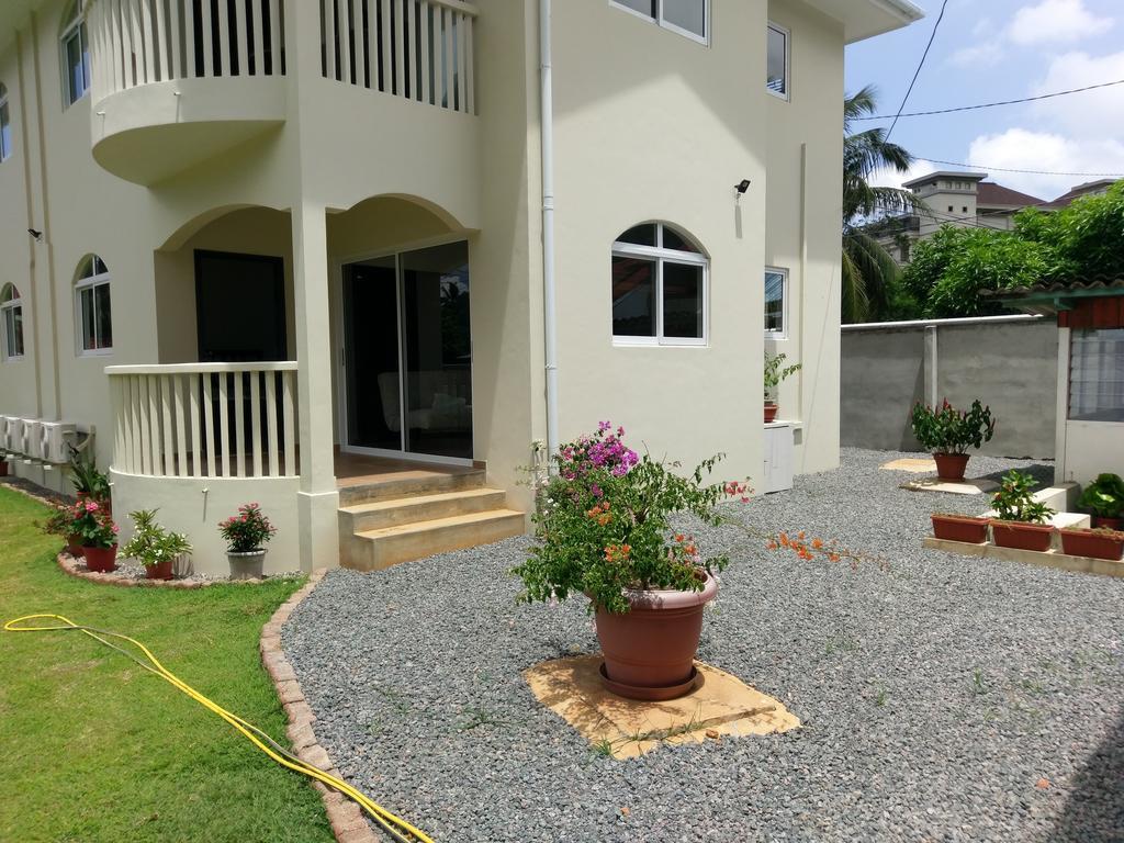 Flower Garden Self-Catering Apartments Beau Vallon  Esterno foto