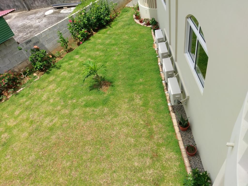 Flower Garden Self-Catering Apartments Beau Vallon  Esterno foto