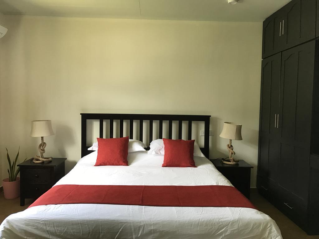 Flower Garden Self-Catering Apartments Beau Vallon  Esterno foto