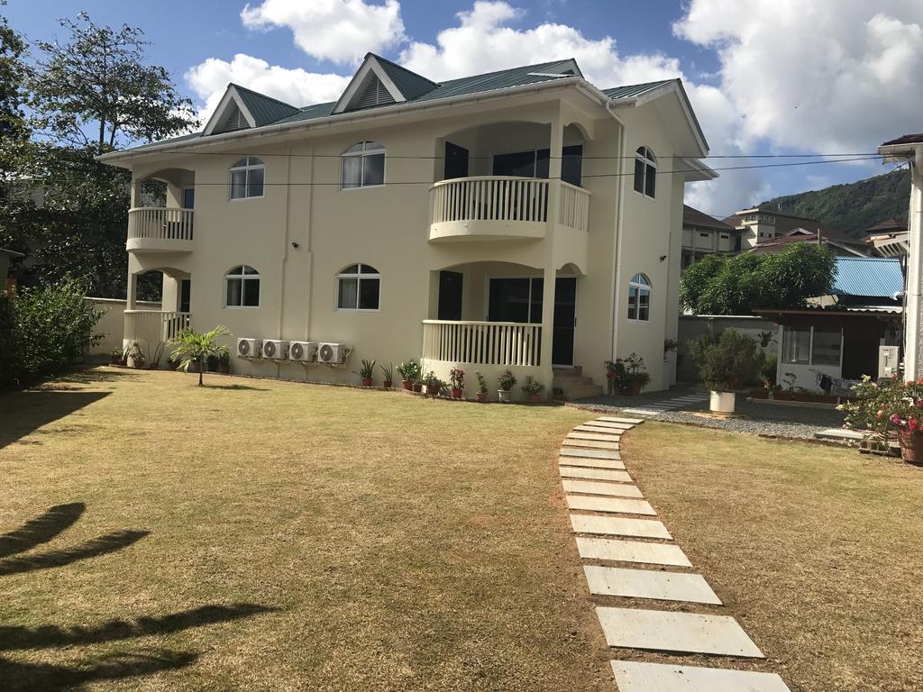 Flower Garden Self-Catering Apartments Beau Vallon  Esterno foto