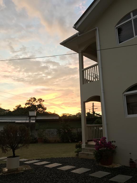 Flower Garden Self-Catering Apartments Beau Vallon  Esterno foto