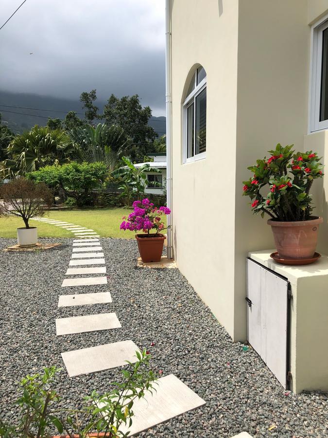 Flower Garden Self-Catering Apartments Beau Vallon  Esterno foto