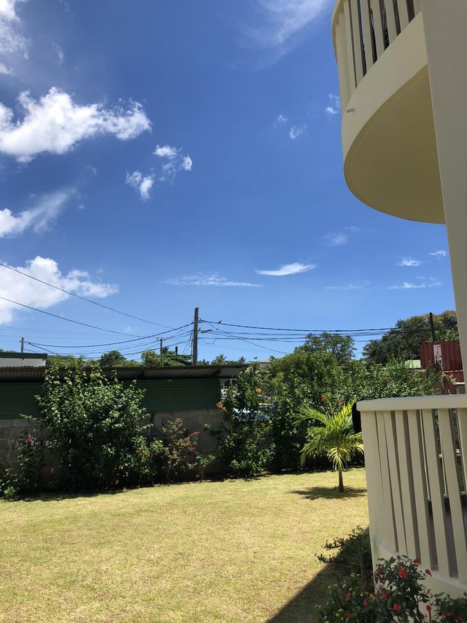 Flower Garden Self-Catering Apartments Beau Vallon  Esterno foto