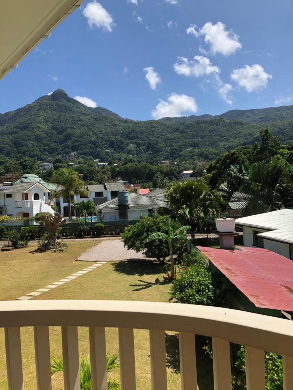 Flower Garden Self-Catering Apartments Beau Vallon  Esterno foto