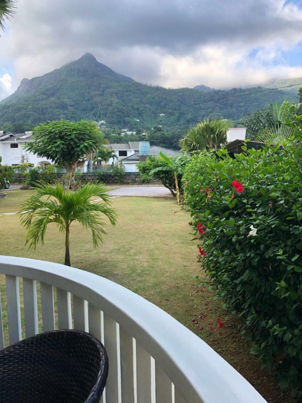 Flower Garden Self-Catering Apartments Beau Vallon  Esterno foto